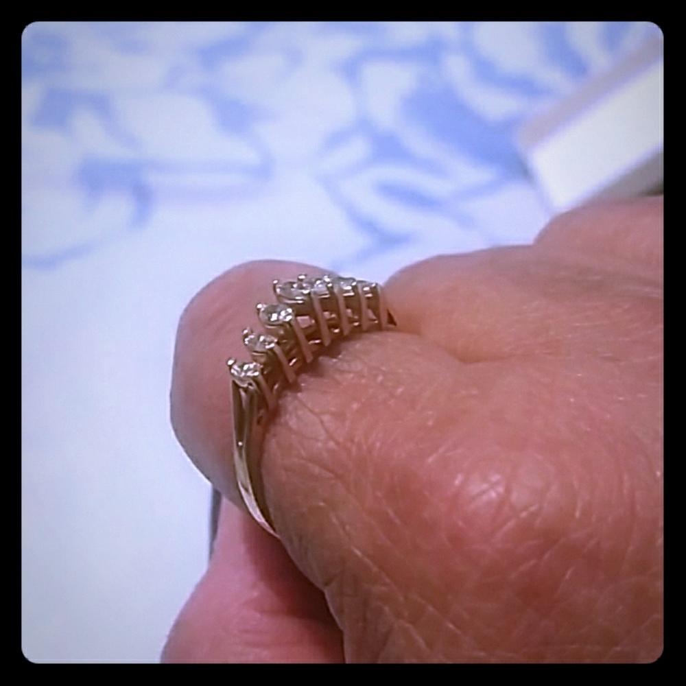 Diamond gold ring